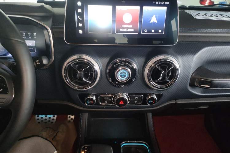 Used BAIC Off-Road BJ40 2023 2.0D Automatic Four-Wheel Drive Blade Hero Edition Adventurer Type Audio And AC Panel
