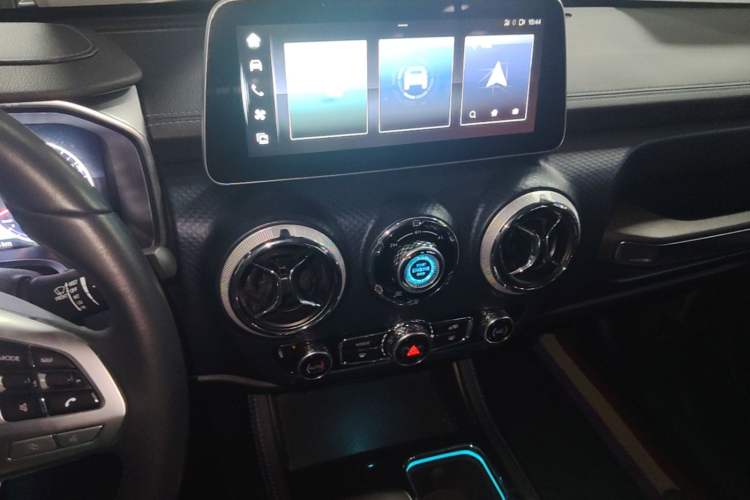 Used BAIC Off-Road BJ40 2023 2.0T Automatic Four-Wheel Drive Urban Hunter Edition Chivalrous Type Audio And AC Panel
