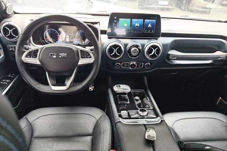 Used BAIC Off-Road BJ40 2023 2.0T Automatic Four-Wheel Drive Urban Hunter Edition Chivalrous Type Center Console