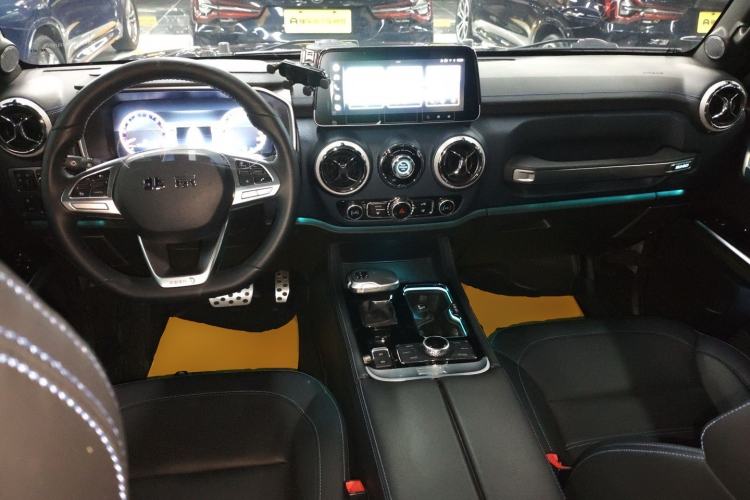 Used BAIC Off-Road BJ40 2023 2.0T Automatic Four-Wheel Drive Urban Hunter Edition Chivalrous Type Center Console
