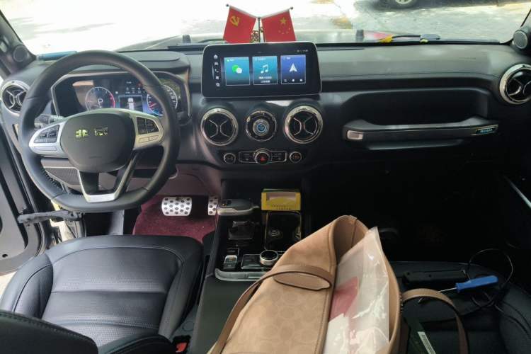 Used BAIC Off-Road BJ40 2023 2.0D Automatic Four-Wheel Drive Blade Hero Edition Adventurer Type Center Console