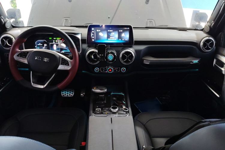 Used BAIC Off-Road BJ40 2023 2.0T Automatic Four-Wheel Drive Urban Hunter Edition Chivalrous Type Center Console