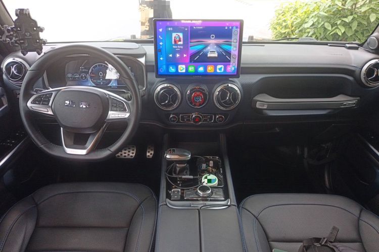 Used BAIC Off-Road BJ40 2023 2.0T Automatic Four-Wheel Drive Urban Hunter Edition Chivalrous Type Center Console