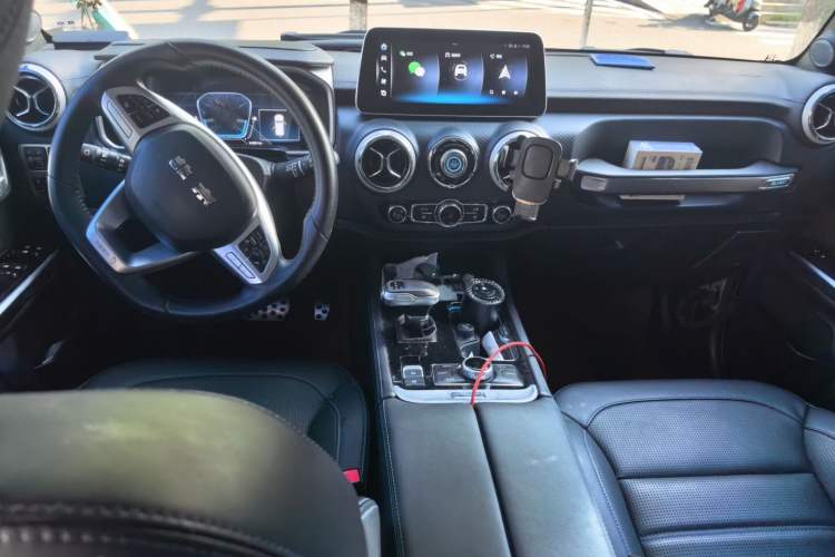 Used BAIC Off-Road BJ40 2023 2.0T Automatic Four-Wheel Drive Urban Hunter Edition Chivalrous Type Center Console