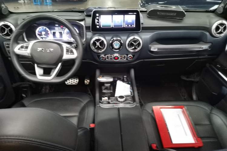 Used BAIC Off-Road BJ40 2023 2.0T Automatic Four-Wheel Drive Urban Hunter Edition Chivalrous Type Center Console