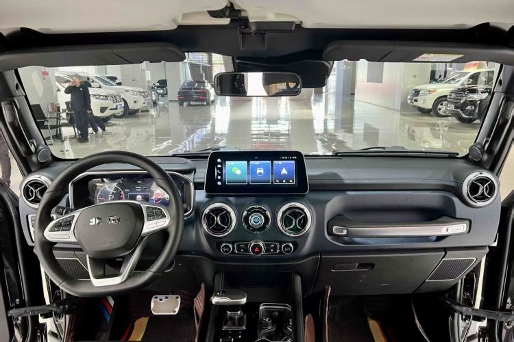 Used BAIC Off-Road BJ40 2023 2.0T Automatic Four-Wheel Drive Urban Hunter Edition Chivalrous Type Center Console