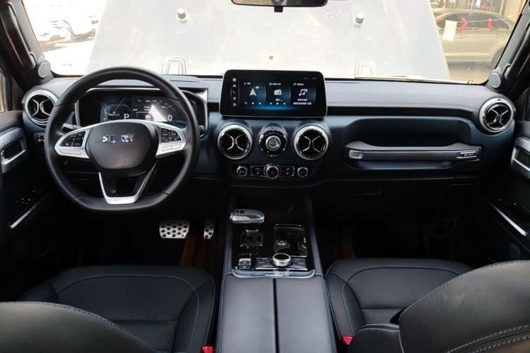 Used BAIC Off-Road BJ40 2023 2.0T Automatic Four-Wheel Drive Urban Hunter Edition Chivalrous Type Center Console