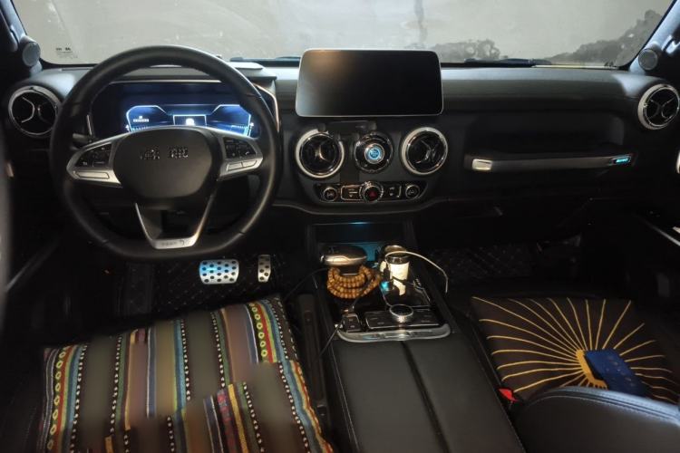 Used BAIC Off-Road BJ40 2023 2.0D Automatic Four-Wheel Drive Blade Hero Edition Adventurer Type Center Console