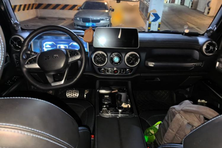 Used BAIC Off-Road BJ40 2023 2.0D Automatic Four-Wheel Drive Blade Hero Edition Adventurer Type Center Console