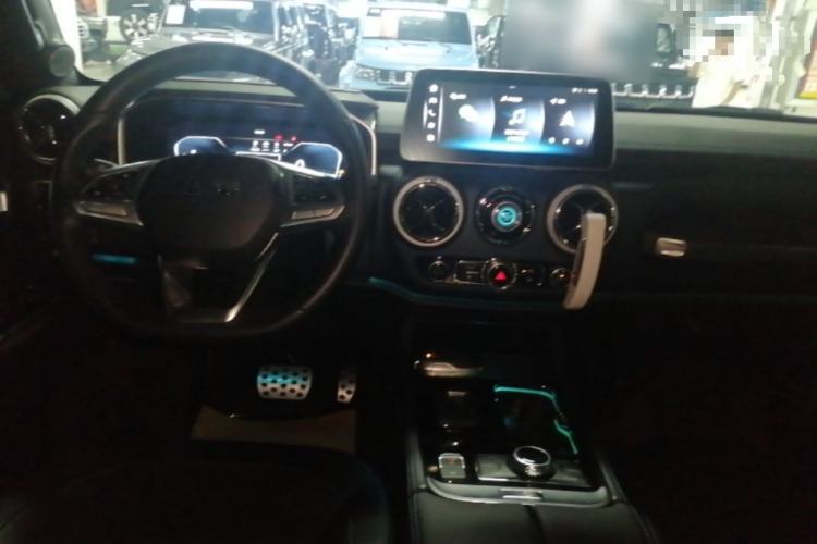Used BAIC Off-Road BJ40 2023 2.0T Automatic Four-Wheel Drive Urban Hunter Edition Chivalrous Type Center Console