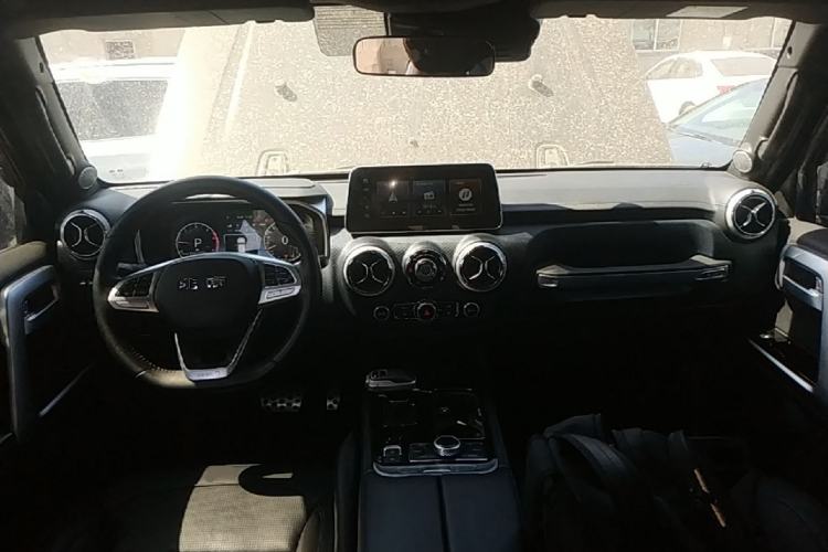 Used BAIC Off-Road BJ40 2023 2.0D Automatic Four-Wheel Drive Blade Hero Edition Adventurer Type (with Front and Rear Electronic Locks) Center Console