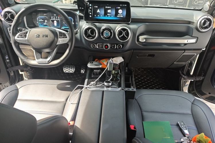Used BAIC Off-Road BJ40 2023 2.0T Automatic Four-Wheel Drive Urban Hunter Edition Chivalrous Type Center Console