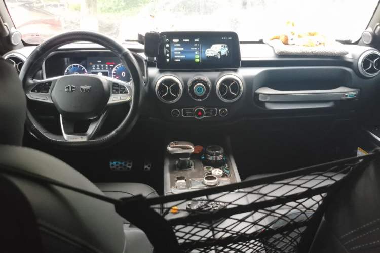 Used BAIC Off-Road BJ40 2023 2.0T Automatic Four-Wheel Drive Urban Hunter Edition Chivalrous Type Center Console
