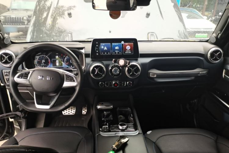 Used BAIC Off-Road BJ40 2023 2.0T Automatic Four-Wheel Drive Urban Hunter Edition Chivalrous Type Center Console
