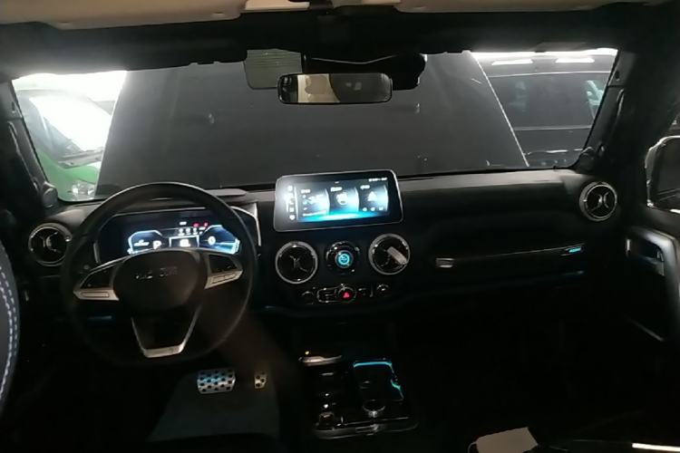 Used BAIC Off-Road BJ40 2023 2.0T Automatic Four-Wheel Drive Urban Hunter Edition Chivalrous Type Center Console