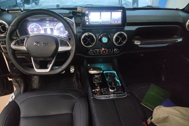 Used BAIC Off-Road BJ40 2023 2.0D Automatic Four-Wheel Drive Blade Hero Edition Adventurer Type Center Console