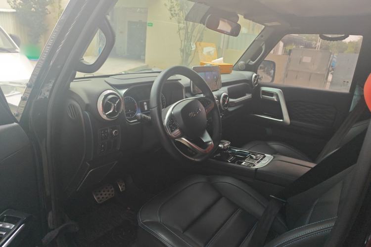 Used BAIC Off-Road BJ40 2023 2.0T Automatic Four-Wheel Drive Urban Hunter Edition Chivalrous Type Center Console