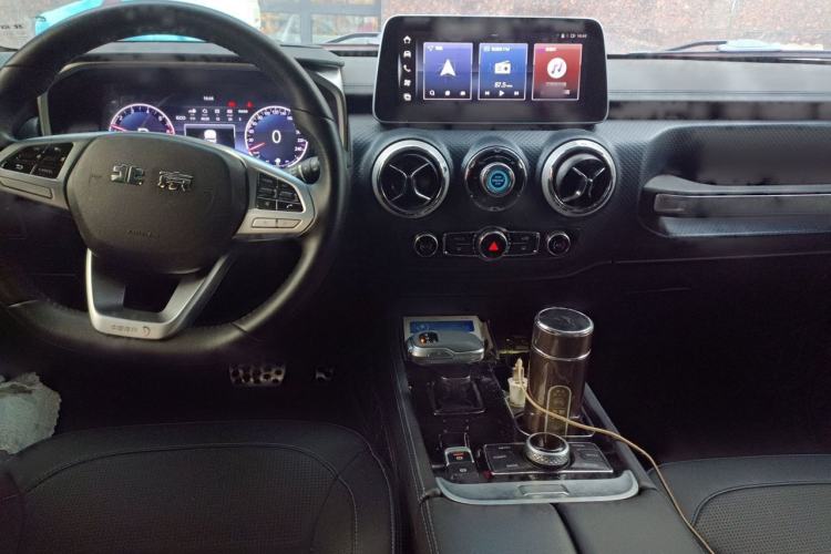 Used BAIC Off-Road BJ40 2023 2.0T Automatic Four-Wheel Drive Urban Hunter Edition Chivalrous Type Center Console