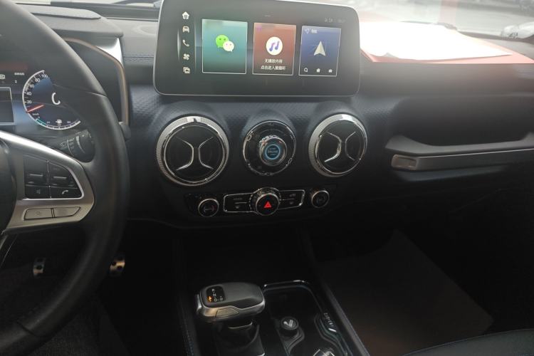 Used BAIC Off-Road BJ40 2023 2.0D Automatic Four-Wheel Drive Blade Hero Edition Adventurer Type Center Console