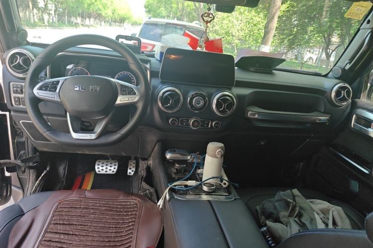 Used BAIC Off-Road BJ40 2023 2.0D Automatic Four-Wheel Drive Blade Hero Edition Adventurer Type Center Console