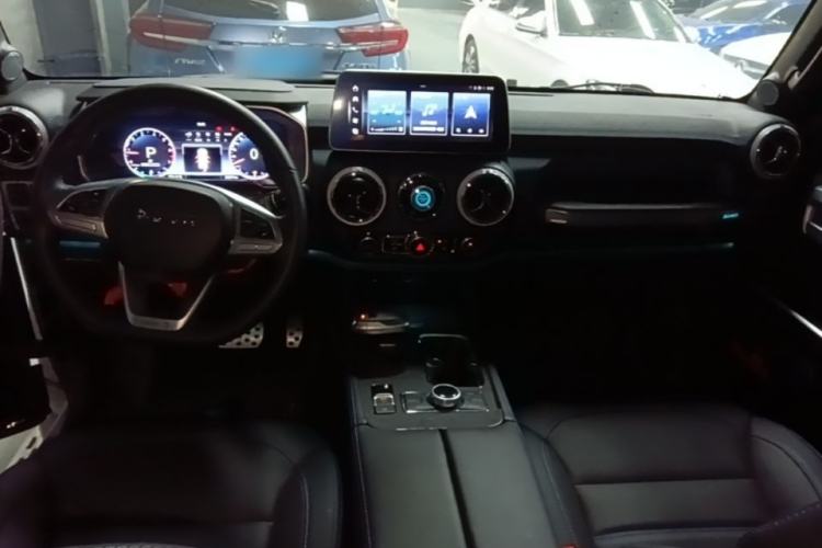 Used BAIC Off-Road BJ40 2023 2.0T Automatic Four-Wheel Drive Urban Hunter Edition Chivalrous Type Center Console