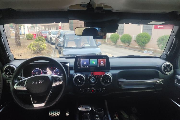 Used BAIC Off-Road BJ40 2023 2.0T Automatic Four-Wheel Drive Urban Hunter Edition Chivalrous Type Center Console