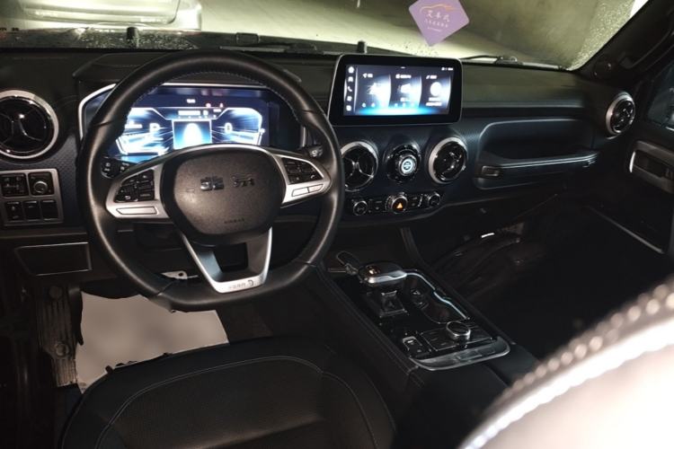 Used BAIC Off-Road BJ40 2023 2.0D Automatic Four-Wheel Drive Blade Hero Edition Adventurer Type Center Console