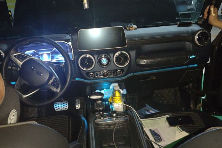 Used BAIC Off-Road BJ40 2023 2.0T Automatic Four-Wheel Drive Urban Hunter Edition Chivalrous Type Center Console