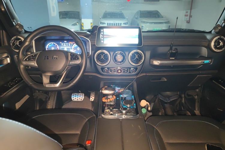 Used BAIC Off-Road BJ40 2023 2.0D Automatic Four-Wheel Drive Blade Hero Edition Adventurer Type Center Console
