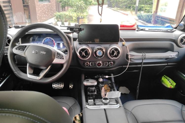 Used BAIC Off-Road BJ40 2023 2.0D Automatic Four-Wheel Drive Blade Hero Edition Adventurer Type Center Console