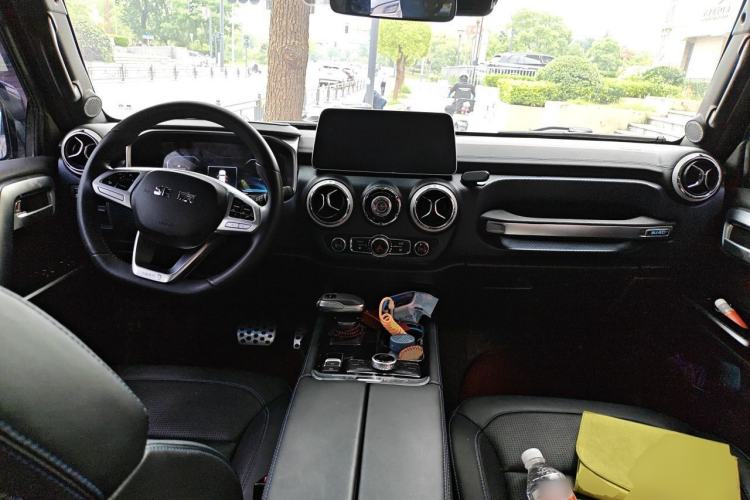 Used BAIC Off-Road BJ40 2023 2.0D Automatic Four-Wheel Drive Blade Hero Edition Adventurer Type Center Console
