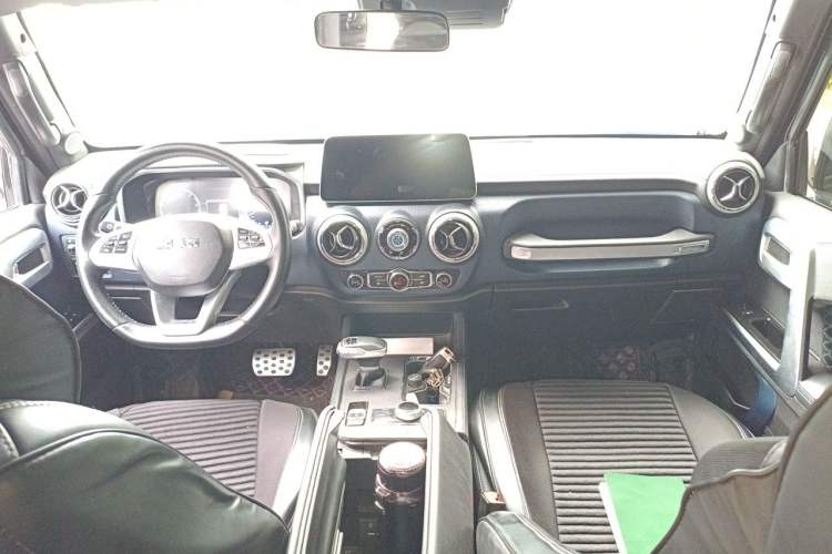 Used BAIC Off-Road BJ40 2023 2.0D Automatic Four-Wheel Drive Blade Hero Edition Adventurer Type Center Console