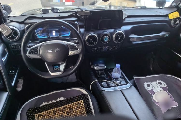 Used BAIC Off-Road BJ40 2023 2.0T Automatic Four-Wheel Drive Urban Hunter Edition Chivalrous Type Center Console