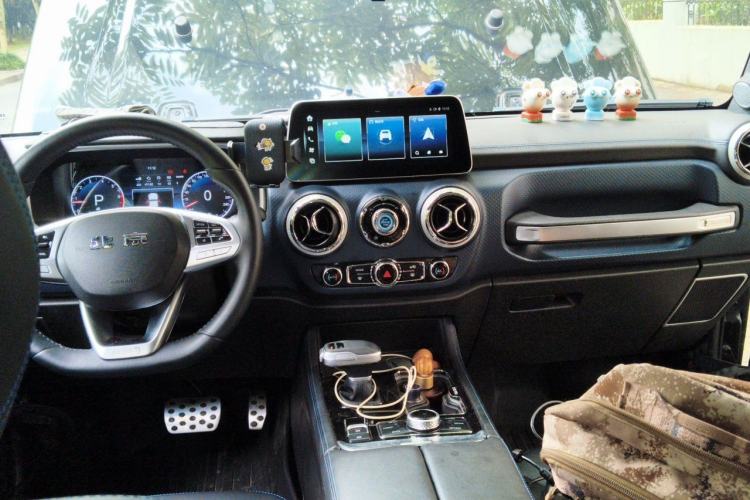 Used BAIC Off-Road BJ40 2023 2.0T Automatic Four-Wheel Drive Urban Hunter Edition Chivalrous Type Center Console