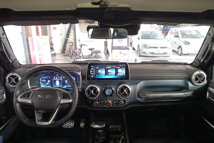 Used BAIC Off-Road BJ40 2023 2.0D Automatic Four-Wheel Drive Blade Hero Edition Adventurer Type Center Console