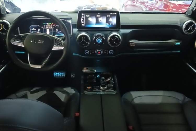 Used BAIC Off-Road BJ40 2023 2.0T Automatic Four-Wheel Drive Urban Hunter Edition Chivalrous Type Center Console