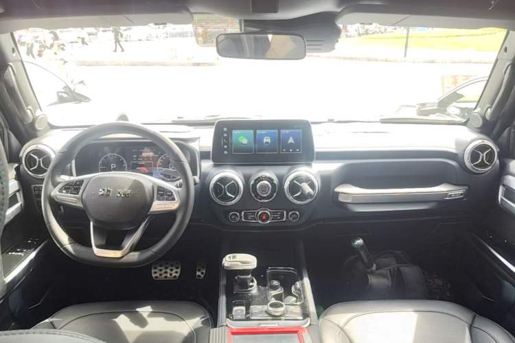 Used BAIC Off-Road BJ40 2023 2.0T Automatic Four-Wheel Drive Urban Hunter Edition Chivalrous Type Center Console