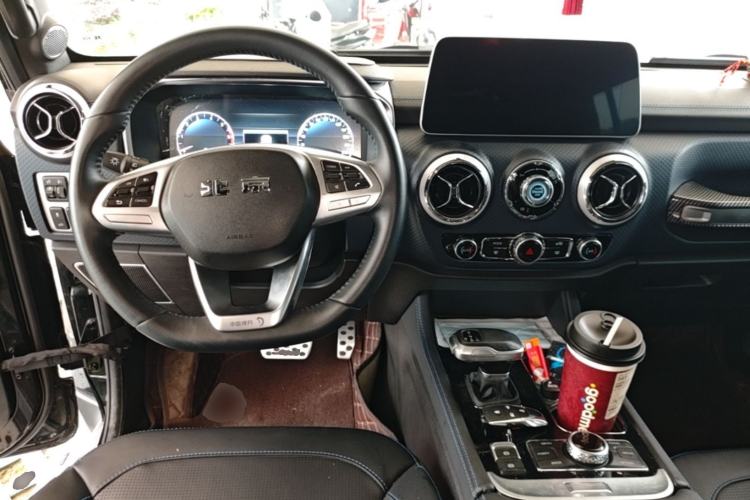 Used BAIC Off-Road BJ40 2023 2.0T Automatic Four-Wheel Drive Urban Hunter Edition Chivalrous Type Center Console