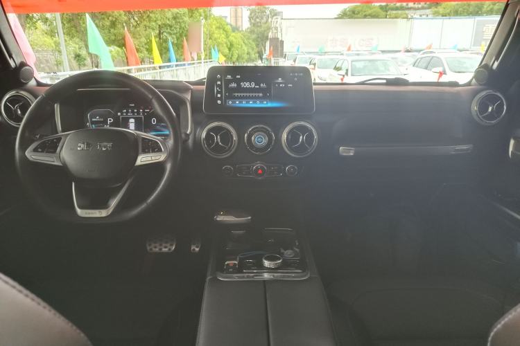 Used BAIC Off-Road BJ40 2023 2.0T Automatic Four-Wheel Drive Urban Hunter Edition Prestige Version Center Console