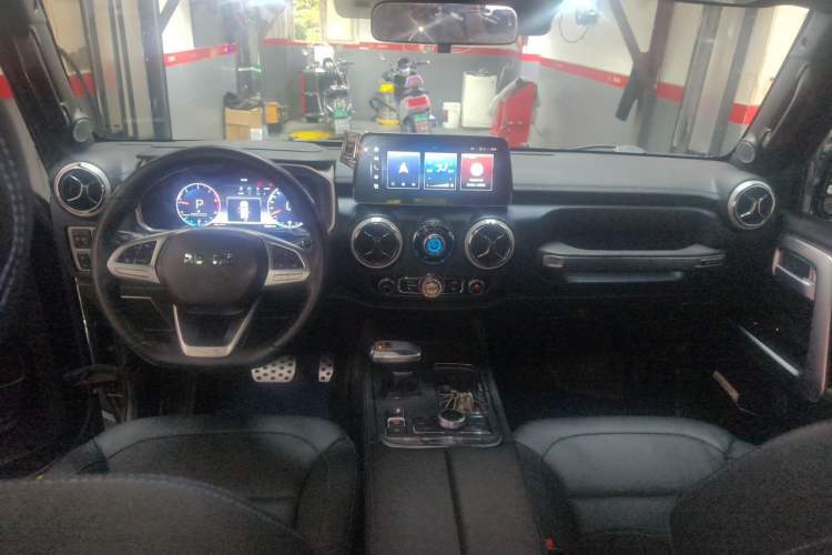 Used BAIC Off-Road BJ40 2023 2.0D Automatic Four-Wheel Drive Blade Hero Edition Adventurer Type Center Console