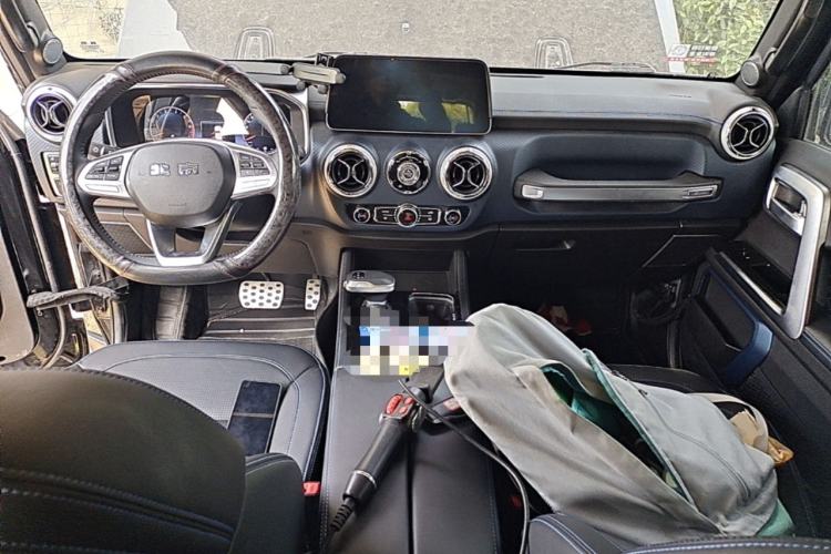 Used BAIC Off-Road BJ40 2023 2.0T Automatic Two-Wheel Drive Urban Hunter Edition Chivalrous Type Center Console