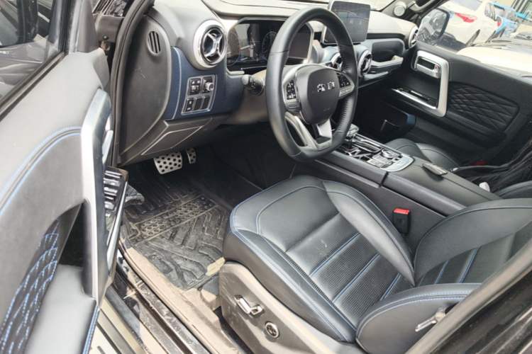 Used BAIC Off-Road BJ40 2023 2.0T Automatic Four-Wheel Drive Urban Hunter Edition Chivalrous Type Driver Seat