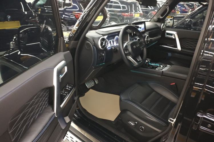 Used BAIC Off-Road BJ40 2023 2.0T Automatic Four-Wheel Drive Urban Hunter Edition Chivalrous Type Driver Seat