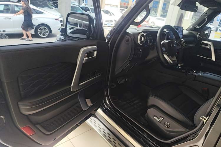 Used BAIC Off-Road BJ40 2023 2.0T Automatic Four-Wheel Drive Urban Hunter Edition Chivalrous Type Driver Seat