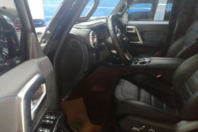Used BAIC Off-Road BJ40 2023 2.0T Automatic Four-Wheel Drive Urban Hunter Edition Chivalrous Type Driver Seat