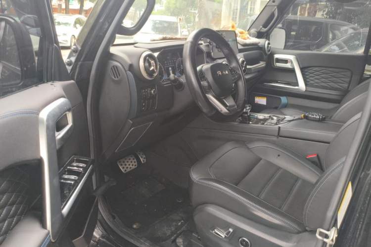 Used BAIC Off-Road BJ40 2023 2.0T Automatic Four-Wheel Drive Urban Hunter Edition Chivalrous Type Driver Seat