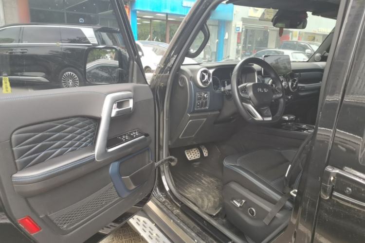 Used BAIC Off-Road BJ40 2023 2.0T Automatic Four-Wheel Drive Urban Hunter Edition Chivalrous Type Driver Seat