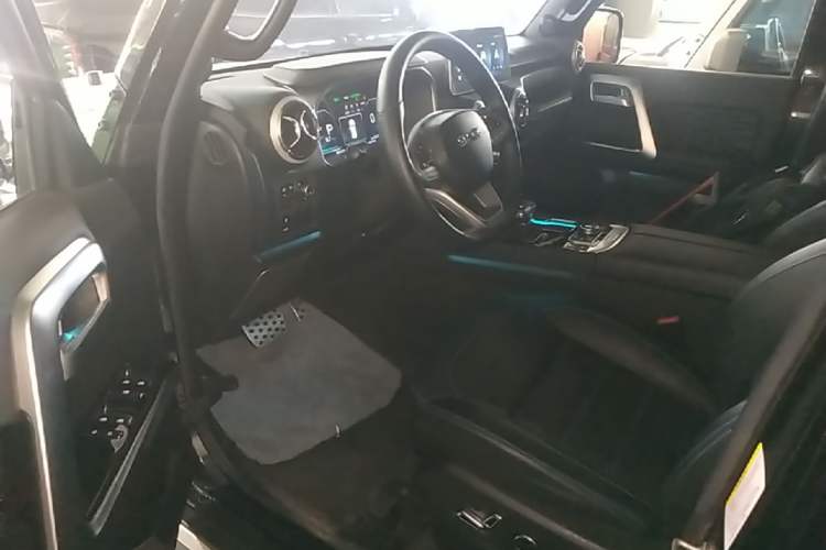 Used BAIC Off-Road BJ40 2023 2.0T Automatic Four-Wheel Drive Urban Hunter Edition Chivalrous Type Driver Seat
