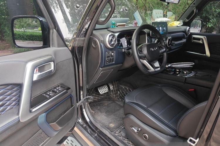 Used BAIC Off-Road BJ40 2023 2.0T Automatic Four-Wheel Drive Urban Hunter Edition Chivalrous Type Driver Seat