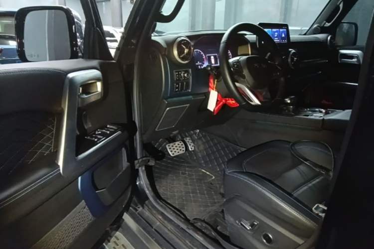 Used BAIC Off-Road BJ40 2023 2.0T Automatic Four-Wheel Drive Urban Hunter Edition Chivalrous Type Driver Seat